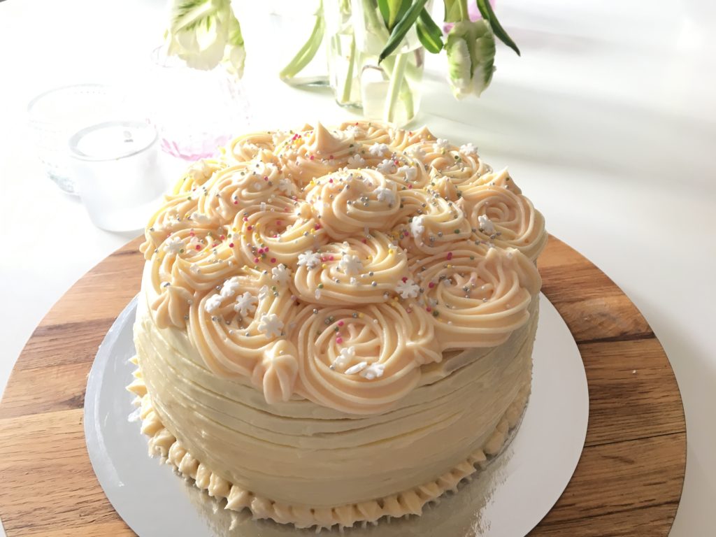 vit chokladfrosting tårta vit chokladfrosting tårta